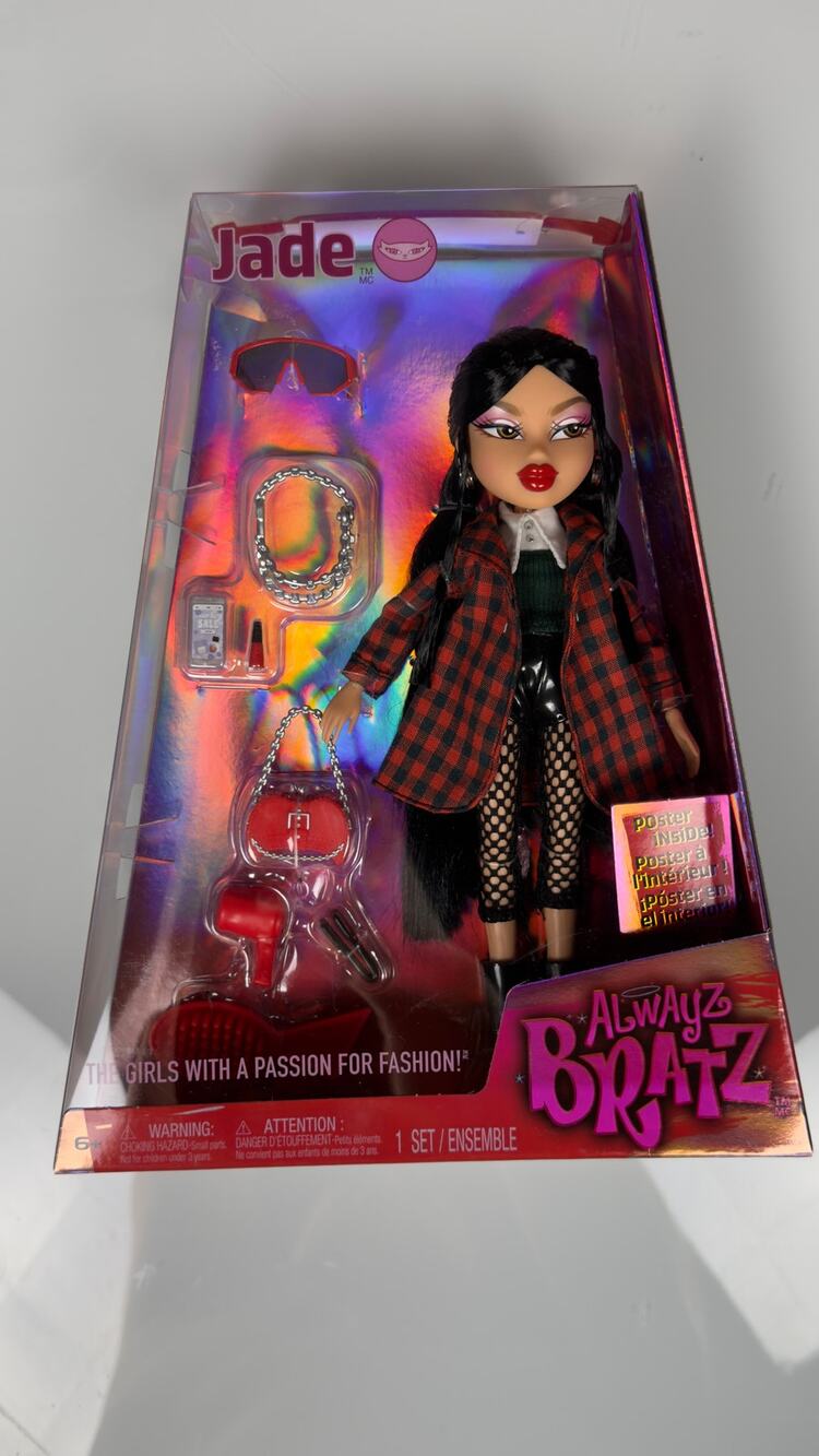 Bratz Alwayz Jade Fashion Doll with Accessories & Poster New in Box